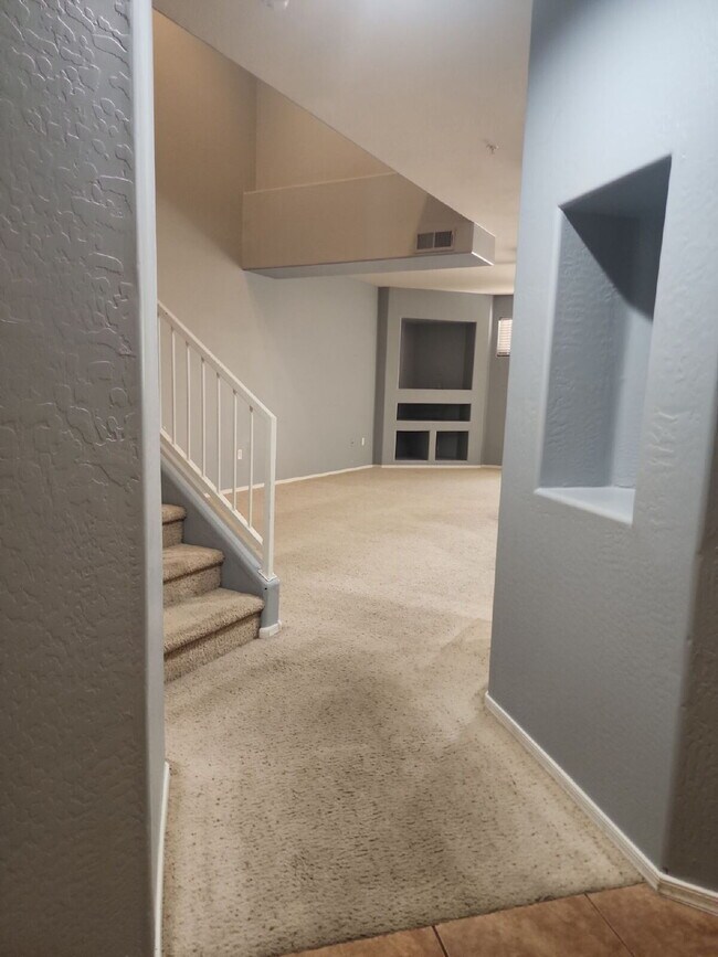 Photo - "Spacious 2-Bed Condo Retreat with 2.5 Baths in Prime Chandler Location!" Unidad 1046