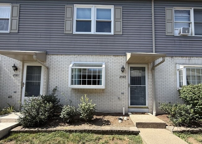 Building Photo - Woods Edge 3-Bedroom Townhome!