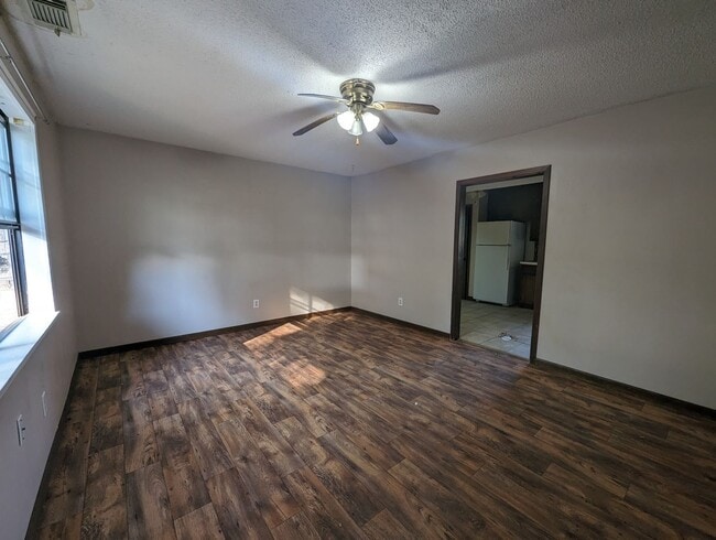 Charming 2-Bedroom Townhouse in Prime Loca... - Charming 2-Bedroom Townhouse in Prime Loca...