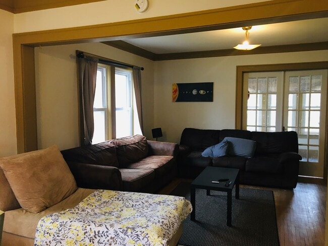 Photo - 305 Maryland St