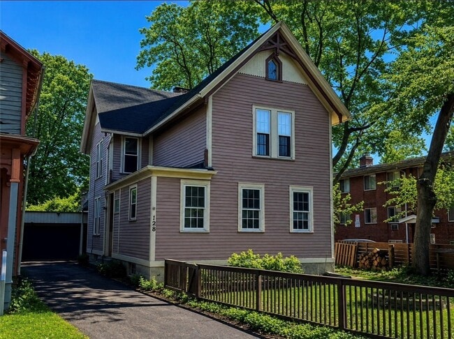Building Photo - 128 Meigs St