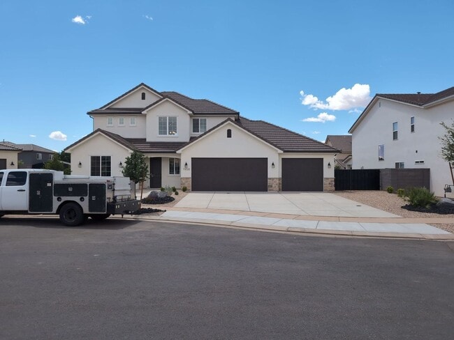 Building Photo - Newly Built, 5 Bedroom, 4 Bathroom Home in...