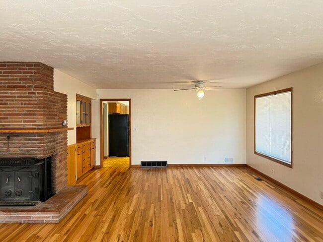 Photo - 3Bd/2Ba Single Story House - Available to View!