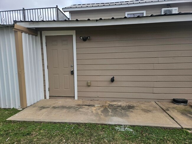 Building Photo - 1503 Spur 529