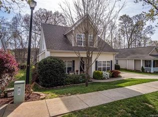 Building Photo - Charming 3 bed 2.5 bath Home in Huntersville!