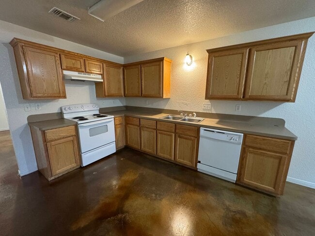 Photo - 107 Kings Ct Unit B