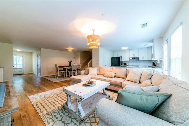 Photo - 2860 Mayfair Dr