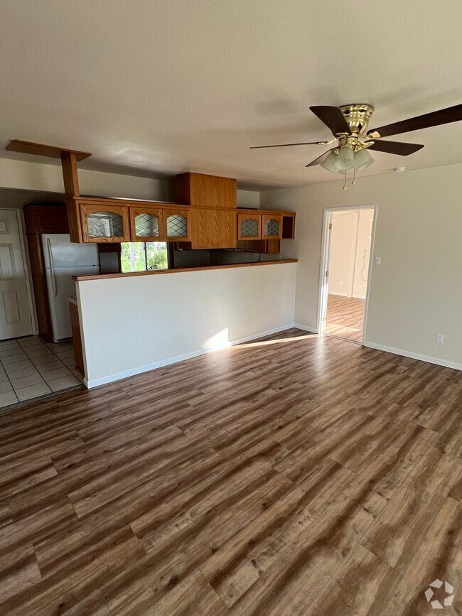 Building Photo - 1045 S Stage Rd Unit South Stage Rental