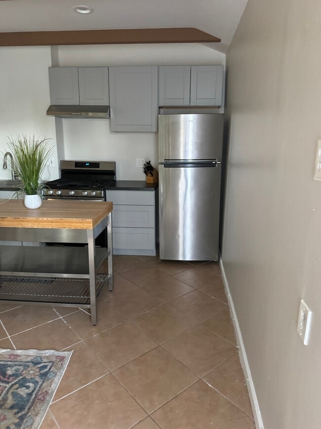 Photo - 17212 Strathern St