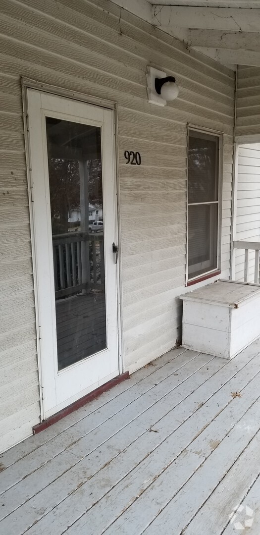 Building Photo - 2 bedroom House Close to Campus!