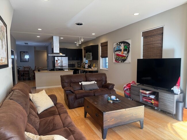 Photo - 1308 N Bosworth Ave Unit 1