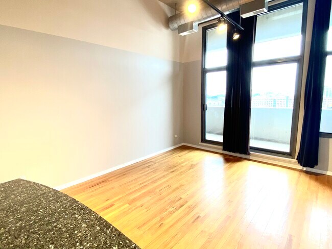 Photo - 900 N Kingsbury St Unit 904