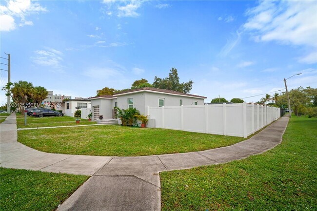 Photo - 16101 NE 11th Ave