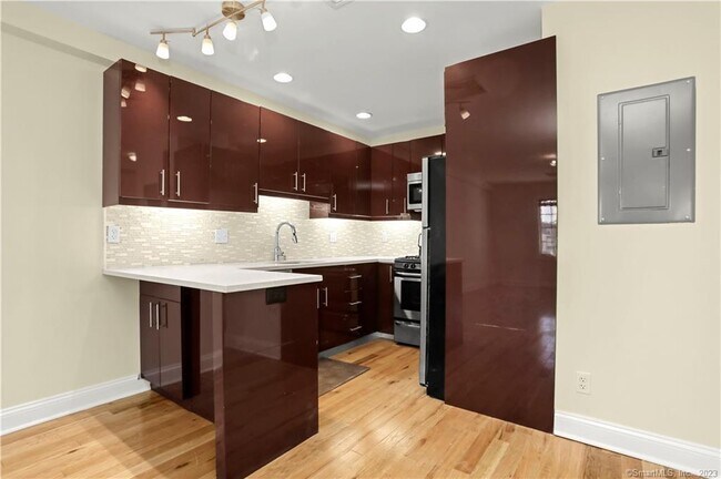 Photo - 550 Connecticut Ave