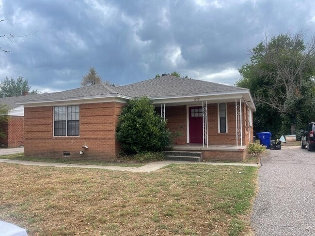 Building Photo - 1 Bedroom 1 Bathroom Duplex For Lease NOW! Rental