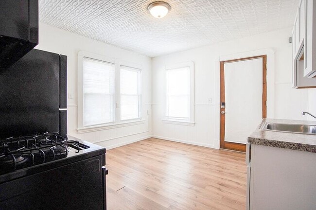 Photo - 19 Ellen Ave Unit 3L