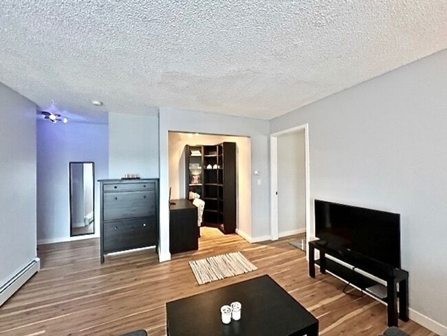 Photo - Furnished Cozy 1 Bedroom / 1 Bath Condo - ... Unit #6