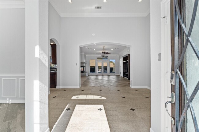 98 W Victoria Dr