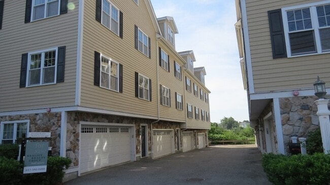 Building Photo - 75 Brackett St Rental