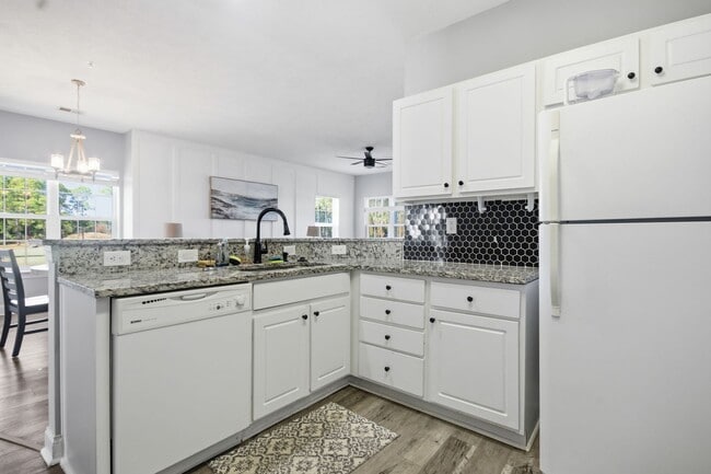 Building Photo - 3-Bedroom, 2Bath Condo end unit