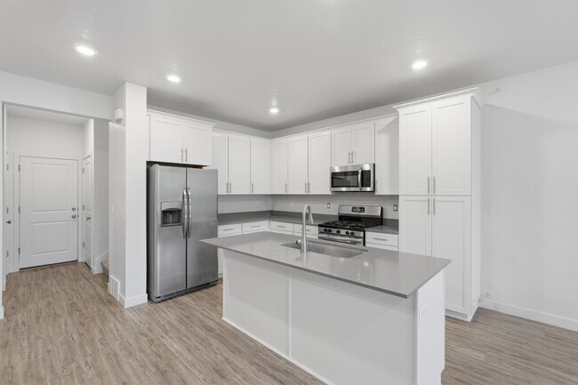 Photo - 693 S Grant Ln