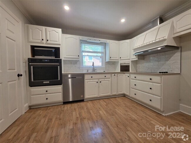 Building Photo - 4426 Holbrook Dr Rental