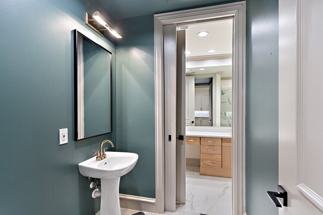 Entrada al baño de polvo - Rienzi at Turtle Creek