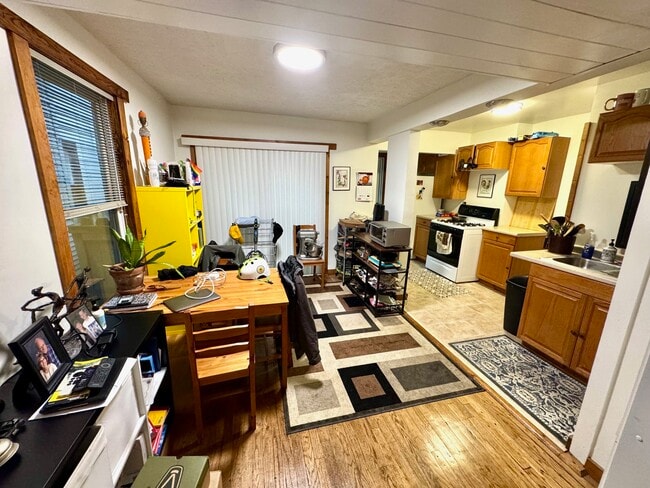 Photo - 103 Luton Ave SE Unidad 2