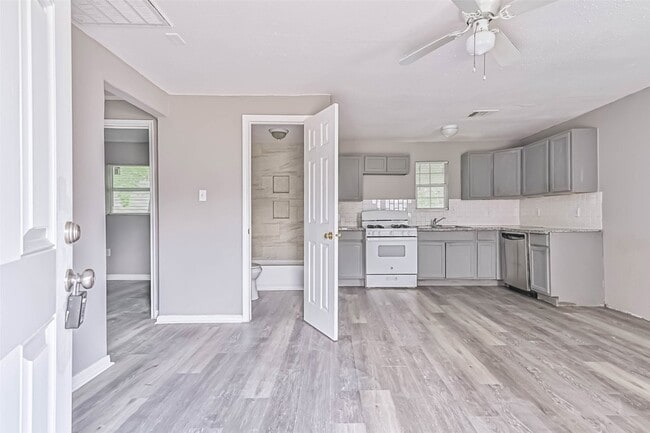 Building Photo - 9839 Racine St Unit 1/2 Rental
