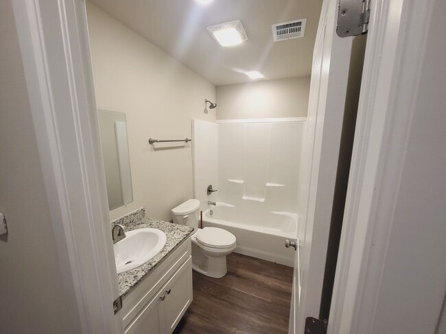 Photo - 3 bed 2 bath 2 car garage with fenced back yard.