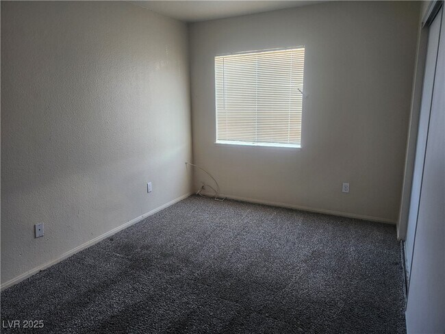 Building Photo - 3437 E Cheyenne Ave Unit A Rental