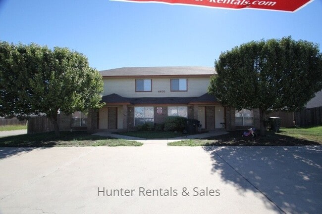Building Photo - 2 Bedroom Townhome Ready For You!
