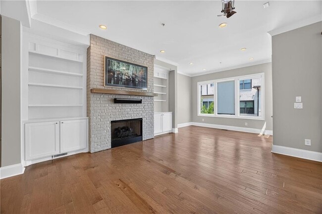 Photo - 124 W Wieuca Rd NE