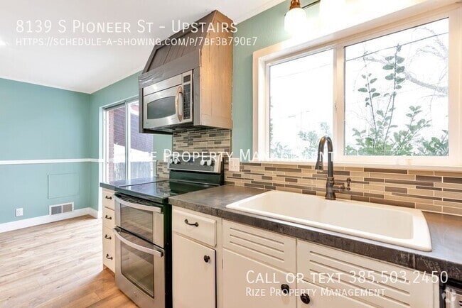 Building Photo - 8139 S Pioneer St Unit Upstairs Rental