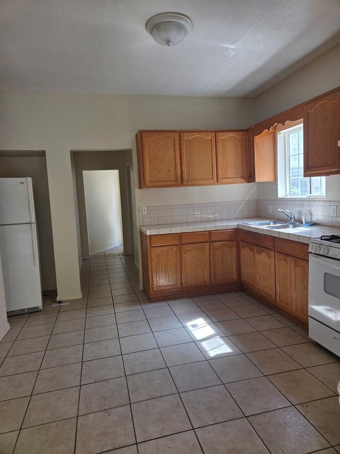 Photo - 1940 S New England St