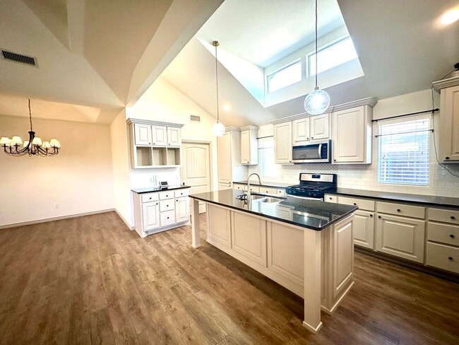 Photo - 7907 Avenue O