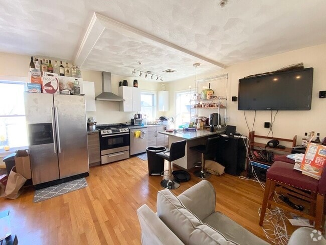 Building Photo - 128 Hillside St Unit 3 Rental