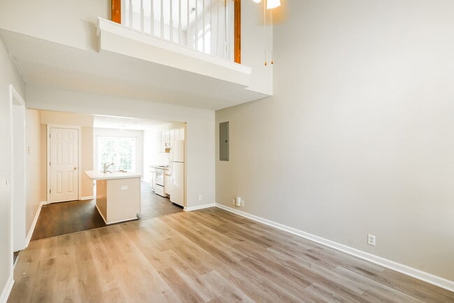 Photo - 1464 Rochester Dr
