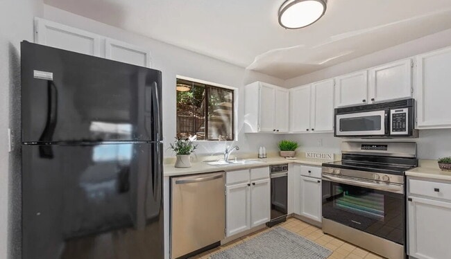 Building Photo - Move in Ready Condo - the perfect place fo...