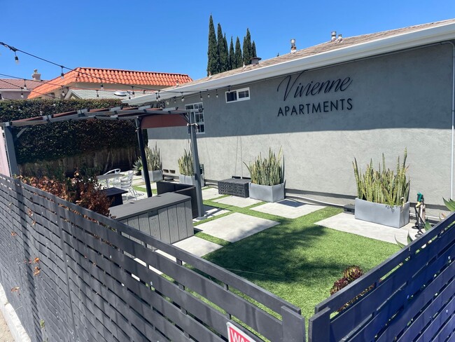 Building Photo - Bright & Modern Second-Floor Apartment – Natural Light, Comfort & Convenience! Unit 4143