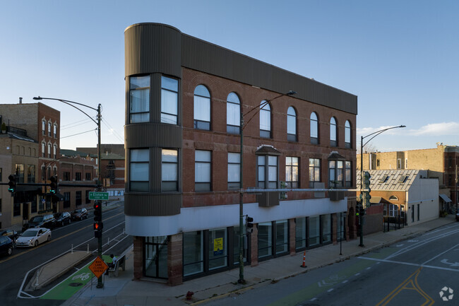 Photo - Flat Iron Building Apartments
