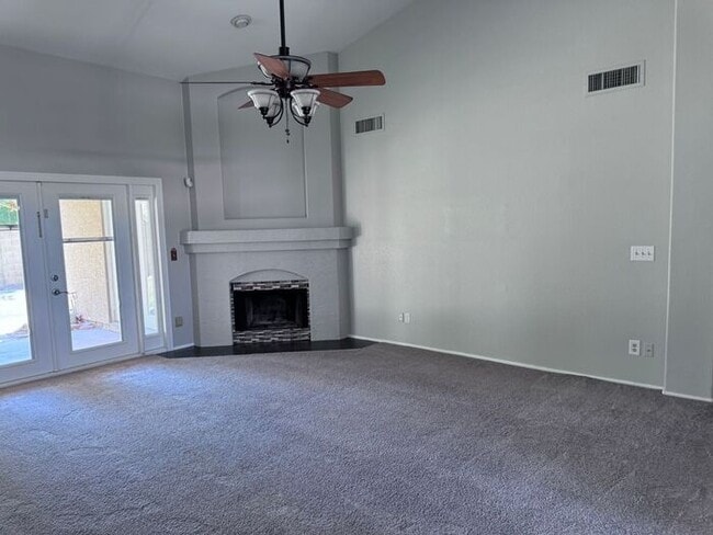 Photo - Adorable single floor 4 bedrooms,2 bathroo...