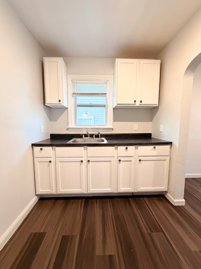 Photo - 20091 Barlow St