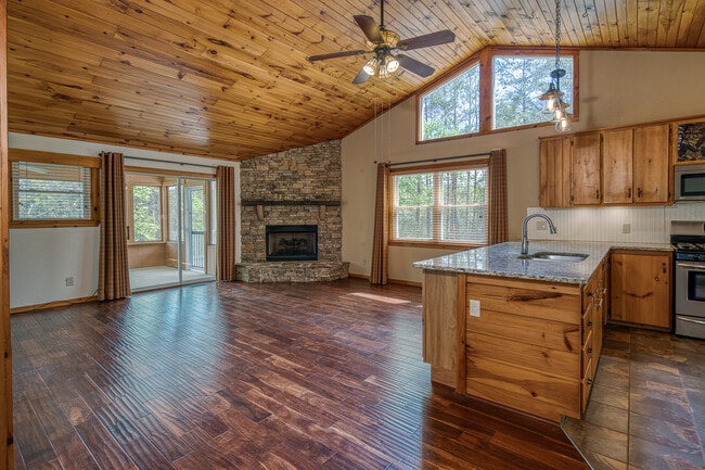 Photo - 292 Holly Cove Cir