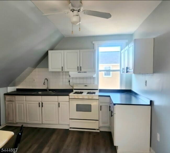 Photo - 301 Hagel Ave
