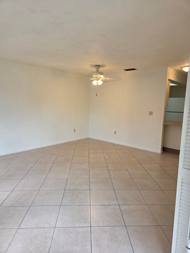 Photo - 1222 SE 8th St Unit Apt 2