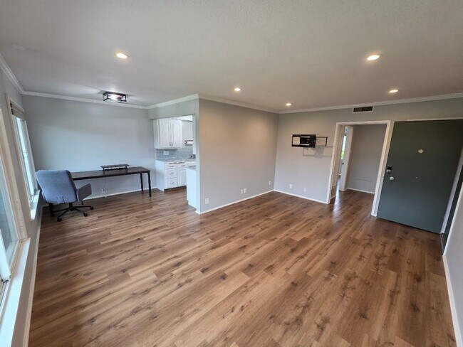 UPPER 1BD/1BA CONDO WITH GARAGE AND COMMON... - UPPER 1BD/1BA CONDO WITH GARAGE AND COMMON... Unidad 4