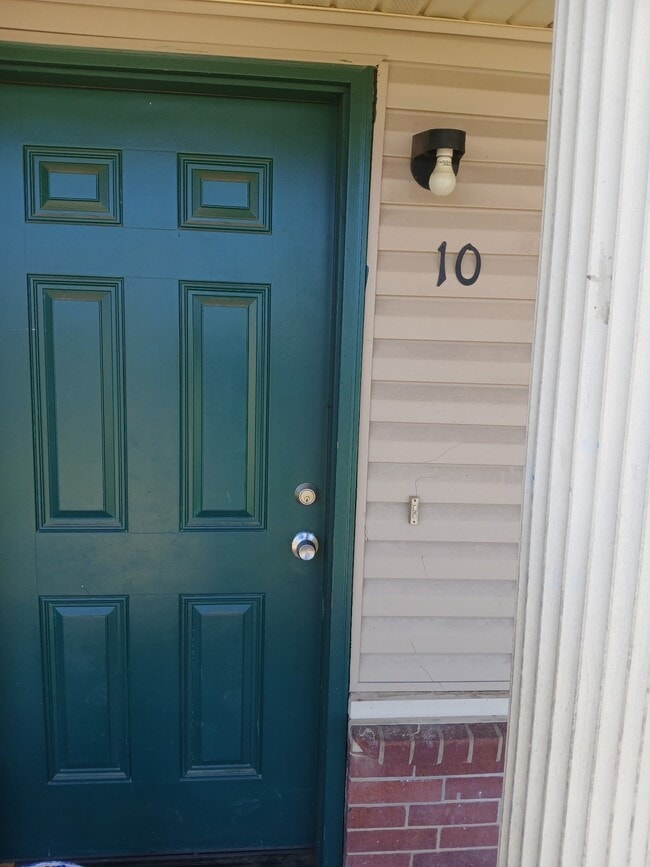 Building Photo - 4301 Yorkshire Dr