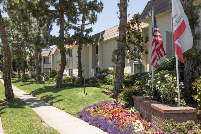 Photo - Sandpiper Apartments