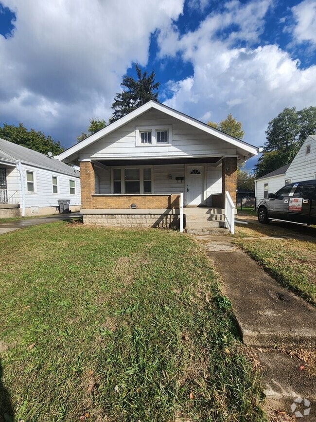 Building Photo - Updated Two Bedroom Single Family Home nea...